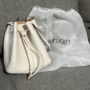 Calvin Klein white Gabrianna bucket purse, crossbody with original dust cover